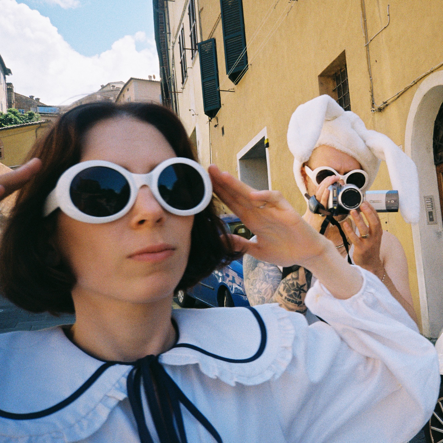 Baby Smith | 12.10.26 | Live

🎫: Link in Bio

Ray Sonder and Saxon Gable grew up in sleepy beach towns on Australia’s east coast. Their parents were hippies and rockers. They were spoon fed Nirvana and The Beatles on the car stereo whether they liked it or not. Both self taught musicians, they began writing songs from an early age, evoking the quiet beaches of Byron Bay and the wild Gondwana Rainforest that were their back yards.

Since then, Ray and Saxon have had their foot firmly on the gas, writing, producing, and releasing EP I and EP II. However, there is stark contrast between their early music and their debut album ‚Lately, Love Is Dead‘. Written entirely in their Berlin flat using a deliberately stripped-back home setup including dented microphones, a broken mic stand, and a glitching 12-year-old interface, the record trades the sun-kissed haze of their early releases for something darker, sharper and more immediate. The songwriting carries new weight; the production feels urgent and alive. It sounds like the duo have jumped into a whole new sonic universe, and it’s catchy as hell!

Thematically, the album wrestles with the human experience at close range: love and loss, self-doubt and self-loathing, fractured relationships, substance abuse within inner circles, and a simmering disillusionment with modern life and the digital status quo. What began without a fixed concept gradually revealed itself as a portrait of a specific, volatile period in their lives.

Baby Smith have had a busy start to the project which has seen the duo sell out their debut London, Berlin and Dublin headlines, play across eight countries, and support King Hannah, Sarah Klang, Cousin Kula and Lo Moon. Baby Smith are set to hit the road again in 2026 with a UK & EU tour in support of “Lately, Love Is Dead”, which is set for release July 10th.

@babysmithmusic