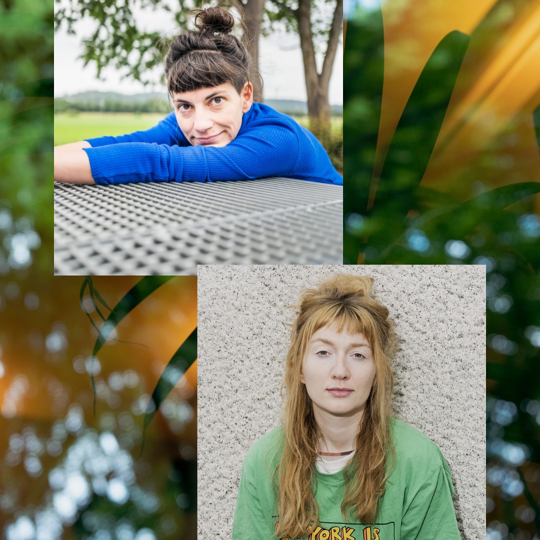 📚 Debüts & Drinks | Lesung | 23.4.26, 19:00 | Anja Gmeinwieser & Clara Leinemann

Im Gespräch über ihre Debütromane »Wir Königinnen« und »Gelbe Monster«

🎫: Link in Bio

Schon zum zehnten Mal kommen im Aalhaus zwei Debütantinnen ins Gespräch. Dieses Mal sind es Anja Gmeinwieser und Clara Leinemann mit ihren kraftvollen Romanen über heutige Lebenswirklichkeiten, über die wir so noch nicht gelesen haben.
 
Tierwohl, EU-Außengrenzen, Solidarität, Selbsterfahrung, Arbeitsrealitäten – Anja Gmeinwiesers Roman »Wir Königinnen« (Berlin Verlag), jüngst ausgezeichnet mit dem Literaturpreis Fulda, fasst viele Themen in prägnante Worte. Die Erzählerin mäandert durch die verlassenen Alpen, als sie auf die pragmatische Truckerin Anna trifft, die mit einem Anhänger voller trächtiger Kühe unterwegs ist.
 
In Clara Leinemanns Roman »Gelbe Monster« (Suhrkamp), nominiert für den lit.COLOGNE-Debütpreis, hat die Protagonistin scheinbar alles im Griff – bis Ängste, Selbstzweifel und gesellschaftlicher Druck übermächtig werden. In einem Antiaggressionstraining für Frauen rekonstruiert sie präzise und empathisch, wie all das in ihrer vermeintlich perfekten Beziehung passieren konnte.
 
Anja Gmeinwieser studierte Soziale Arbeit sowie Politik-, Theater- und Medienwissenschaften. Sie stand auf der Shortlist des Wortmeldungen-Förderpreises und im Open-Mike-Finale. Clara Leinemann studierte Kreatives Schreiben und schreibt Prosa-, Dramen- und Hörspieltexte. Ihr Theaterstück »Buddeln« wurde mehrfach ausgezeichnet.
 
Moderation: Lena Dircks und Carolin Löher
 
In Kooperation mit dem Literaturhaus Hamburg

@literaturhaushamburg